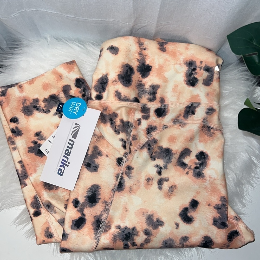 Marika Carson Side Pocket Mid Calf Cheetah Capri Leggings - Picture 2 of 4